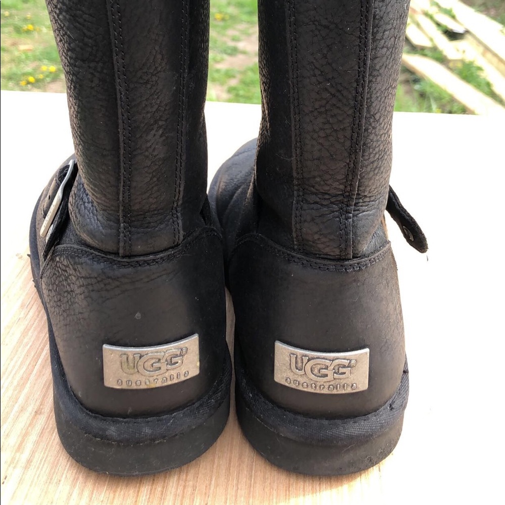 •SOLD• Black Uggs | Kensignton